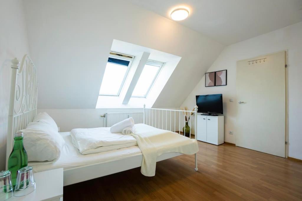 Stylish 2 Floor Penthouse • 15 Min To City Center Wien Eksteriør bilde